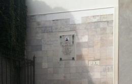 La parete ex voto rimessa a nuovo<br/> manutenzione della Grotta di Lourdes