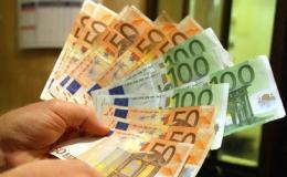 Cliente "truffato" per mezzo milione, ex direttore di banca finisce nei guai 