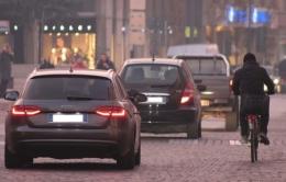 Blocco del traffico.  Ma non per poveri, anziani e auto condivise
