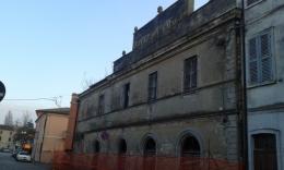 Due scheletri in centro <br/> di un passato che non c'è più