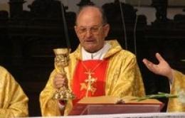 Il vescovo Adriano Tessarollo <br/> sta col tabaccaio condannato