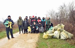 Volontari in campo <br/> per pulire il canale Tartaro
