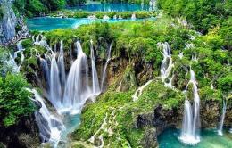 Lo straordinario spettacolo <br/> delle cascate nei laghi di Plitvice