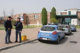 Tragedia all'ospedale <br/> giovane si butta dal sesto piano