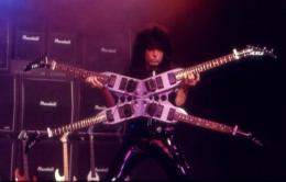 La chitarra di Batio al Caruso <br/> P-51 al New Italian Burger
