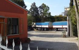 Bruciano l'autocarro con la soia <br/> dentro una ditta di autotrasporti