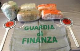 Gdf, arrestato un albanese <br/> con nove chili di marijuana