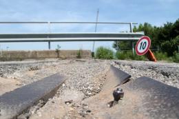 Pneumatici bucati dai ferri <br/> lungo la strada verso l'Interporto
