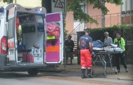 Marciapiedi distrutti dalle radici <br/> 70enne cade e si rompe il braccio