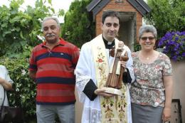 Dopo la guarigione  ricvevuta <br/>coppia dedica un capitello a Padre Pio
