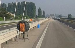 L'autovelox del terrore<br/> lasciato davanti al Municipio