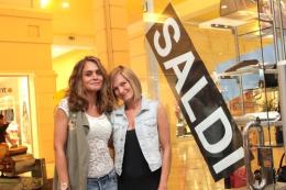 Saldi, fine settimana di caccia all'affare in centro  storico e nei centri commerciali