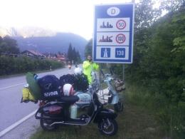 In vespa fino a Capo Nord, i due tagliolesi sono già in Danimarca 