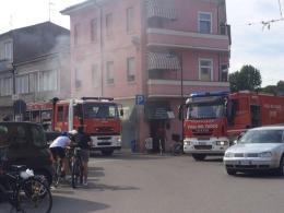 Fiamme alla kebaberia Choudry, locale completamente distrutto
