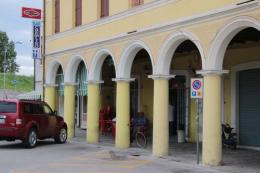  Maxicolpo di sigarette davanti al bar Cremlino