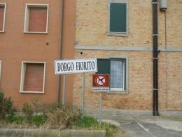 Borgo Fiorito oggi ospita profughi, ma c'è un maxi debito con il Comune