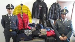 Marchi contraffatti: capi d'abbigliamento sequestrati dalle Fiamme gialle
