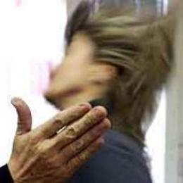 Schiaffo alla guidatrice, è caccia all'energumeno
