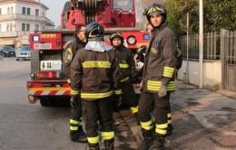 A fuoco le luminarie per le feste natalizie