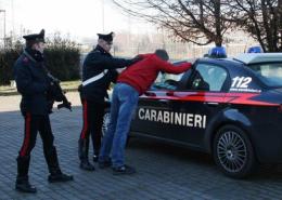 Fa 1.200 euro di "spesa" e scappa, arrestato ma il giudice lo libera