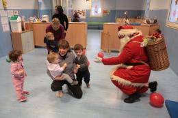 Arriva Babbo Natale, festa grande e solidarietà alla scuola Sichirollo