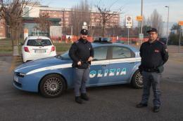Nasconde un coltello nel calzino: beccato