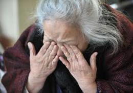 Botte, insulti e sputi contro la madre anziana, ammonito un 50enne