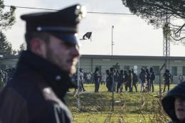 Allarme all'ex base di Conetta: "Diventerà un ghetto permanente"