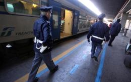 Muore folgorato mentre salta sul tetto del treno