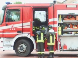Auto in fiamme, super lavoro per i vigili del fuoco