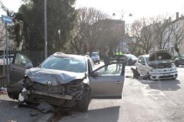 Terribile scontro in viale Gramsci, per fortuna senza feriti