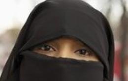 "Vogliamo vedere le persone in faccia: vietate burqa e Niqab"