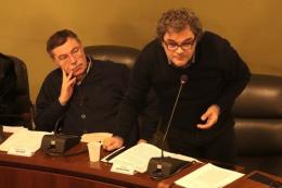 Passa la mozione, il sindaco "litigate pure, io vado al Maddalena"