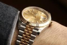 Compra un Rolex da 8mila euro, ma paga con un assegno falso