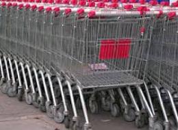 Chiedeva gli spiccioli fuori dal supermercato, nei guai un giovane polesano