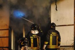 Paura a Lendinara, a fuoco la cucina in una casa
