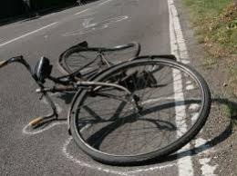 Adria, anziana in bici travolta da un'auto, è grave