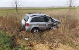 Suv fuori strada, autista si salva per miracolo