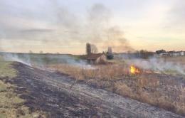Brucia la campagna a Barbuglio, denuncia a ignoti
