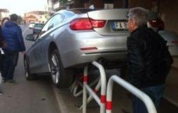 La distrazione, a volte, può costare molto cara (di carrozziere)
