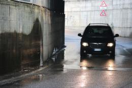 Via Forlanini, il sottopasso si allaga anche con il sole