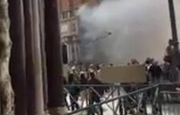 Fumogeni in piazza San Marco per coprirsi la fuga dopo la rapina