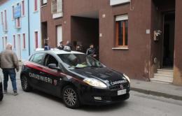 Blitz nel "palazzo dei romeni", controlli a tappeto