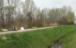 Bidoni abbandonati, bonifica al via