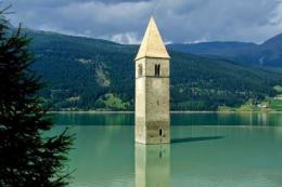 Resia, il campanile in mezzo al lago