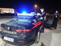 Rifiuta l'alcol test, i carabinieri gli ritirano la patente