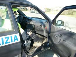 Minorenne al volante di un'auto rubata, i vigili lo fermano