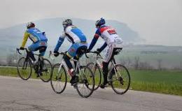 Ciclista rapinato in strada della bicicletta