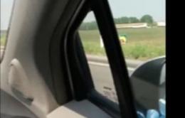 Auto in fiamme in Transpolesana, ragazza si salva