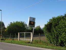 Ubriaco si schianta contro il rilevatore di velocità